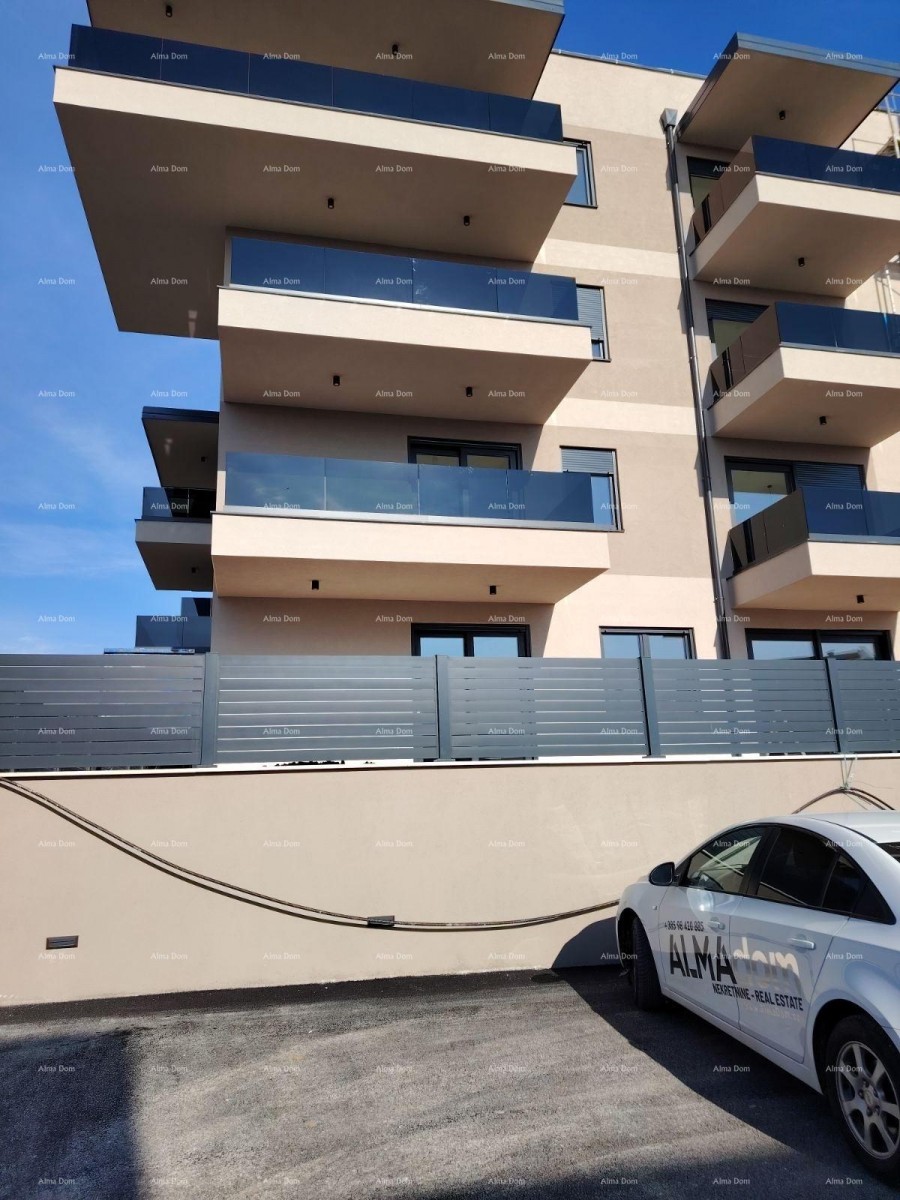 Jednosoban stan B3 na 3. katu s KROVNOM TERASOM, Vabriga! 1