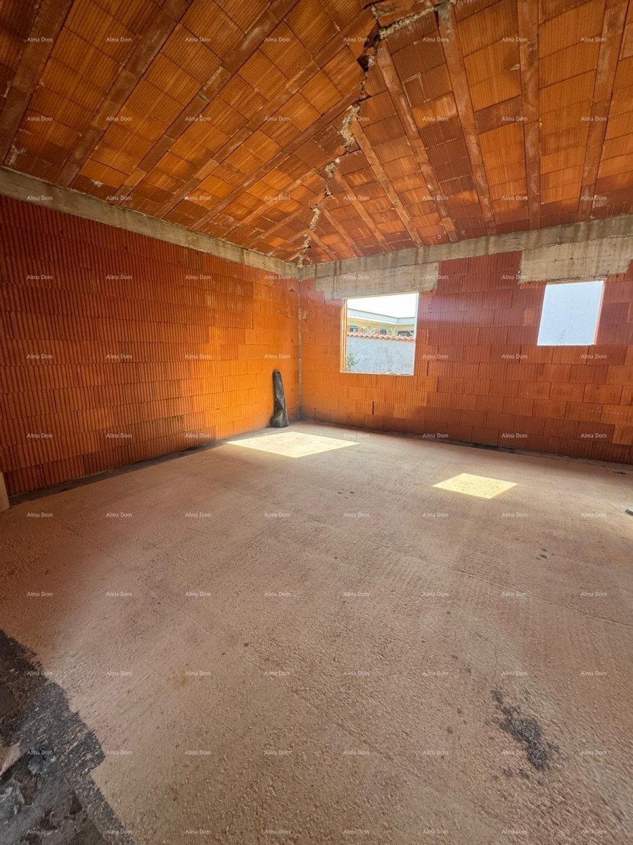 Продается одноэтажный дом с бассейном - в настоящее время в стадии 8