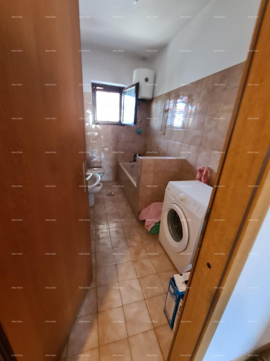 Sale of a house with two residential units, an auxiliary building, and a garage, Ližnjan! 37