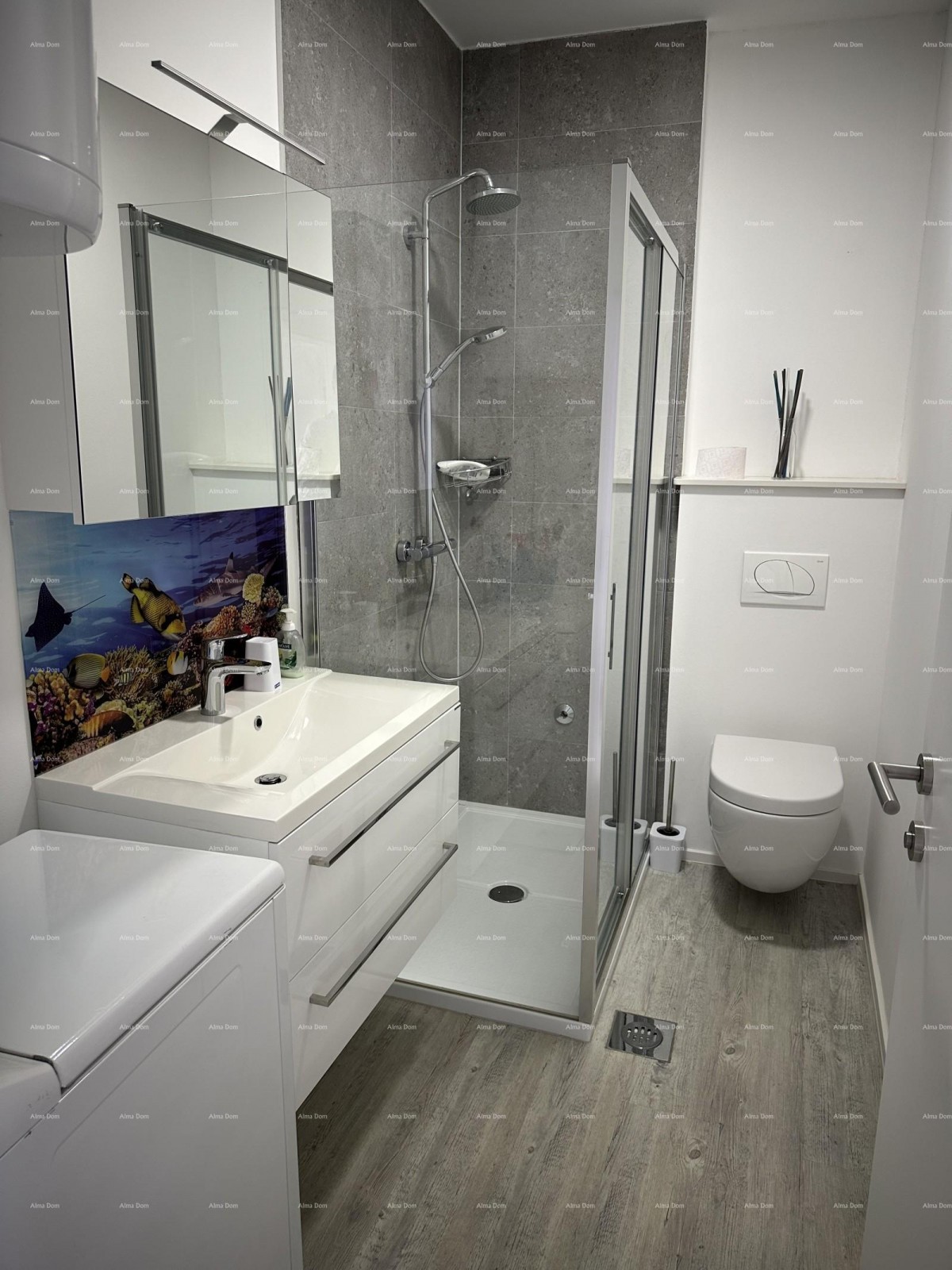 Čudovita hiša s tremi etažiranimi apartmaji v starem mestnem jedru Poreča! 32