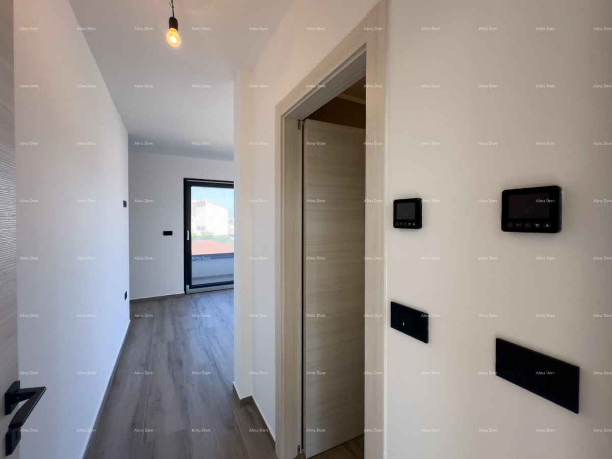 Продаем двухквартирную виллу с бассейном и гаражом 27