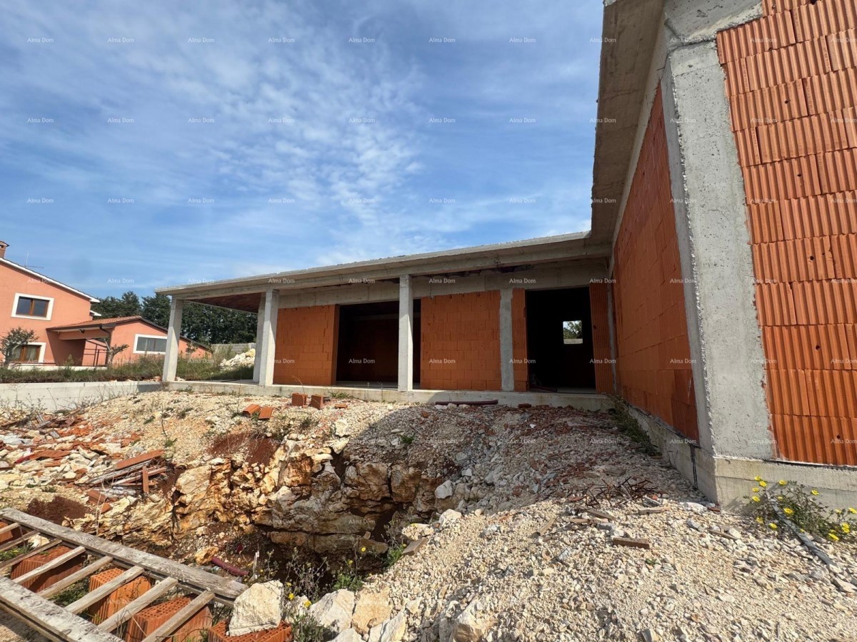 Продается одноэтажный дом с бассейном - в настоящее время в стадии 4