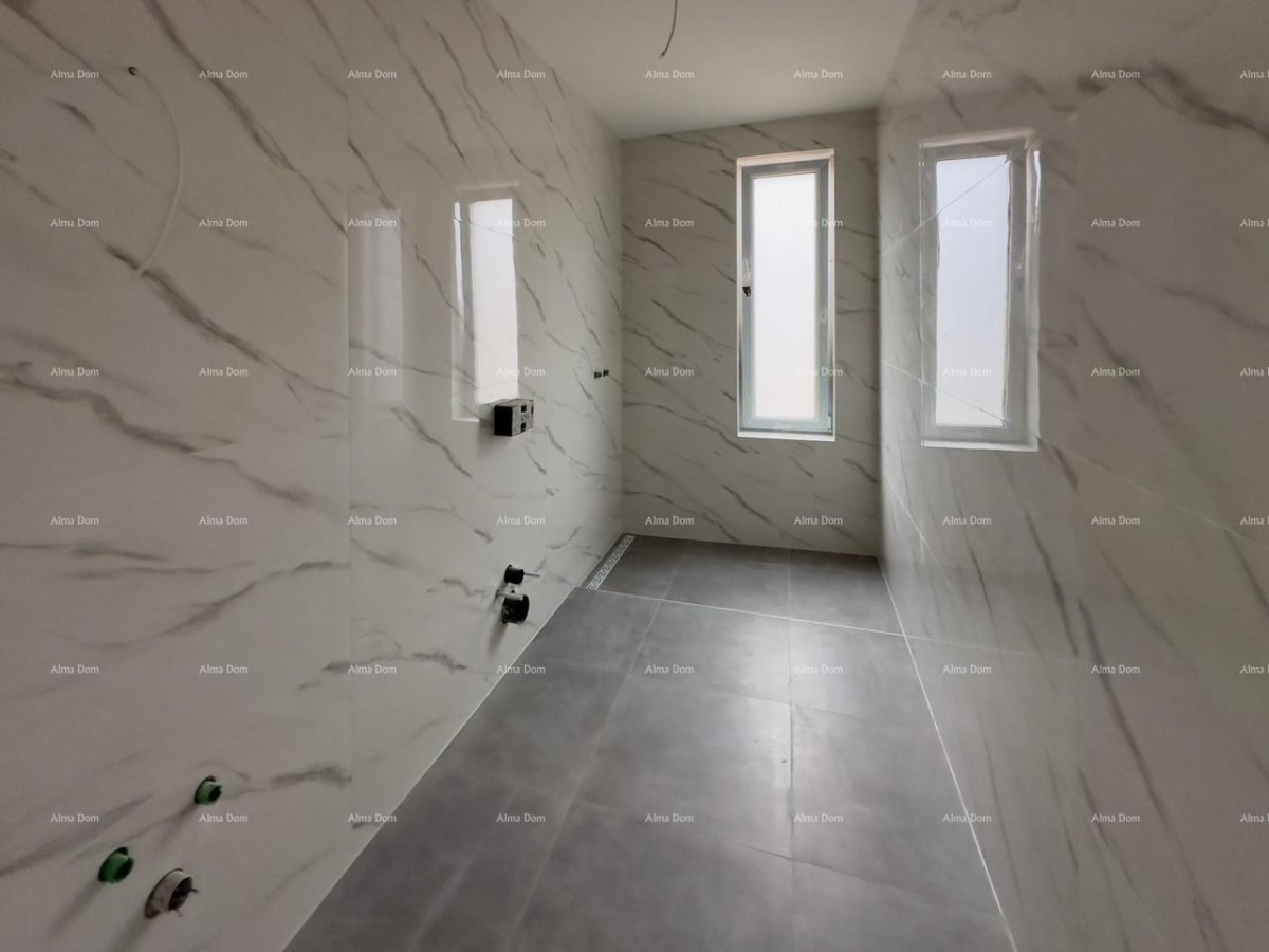 Prodamo hišo na odlični lokaciji. Blizu marine. 8