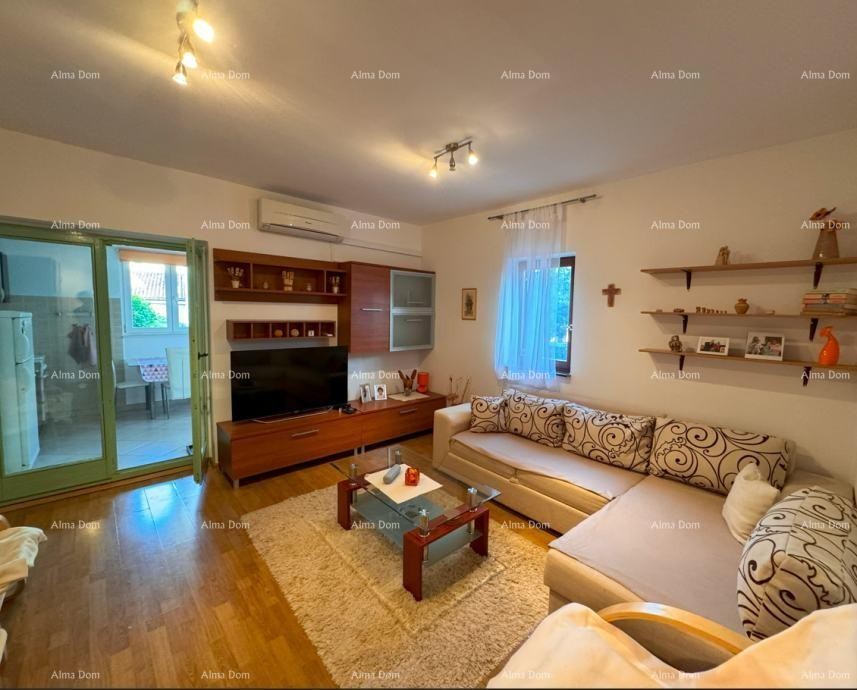 For Sale: Apartment in Novigrad with a Large Garden. 9