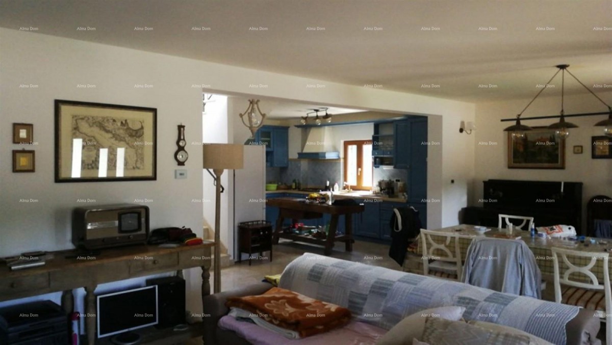 Лабин околица, Каменный дом с бассейном и большим двором 5