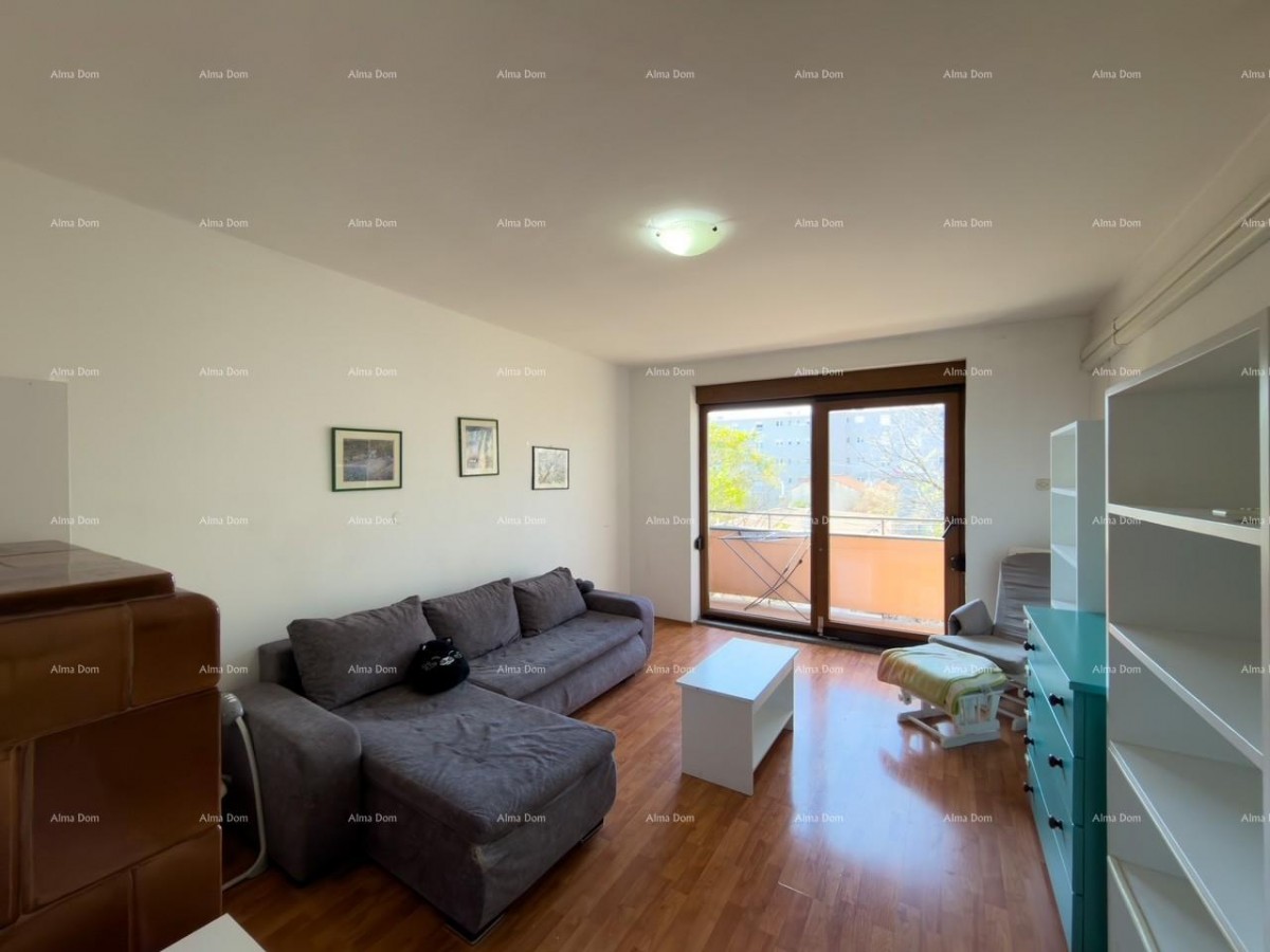 We are selling an apartment in an excellent location in Pula! 16