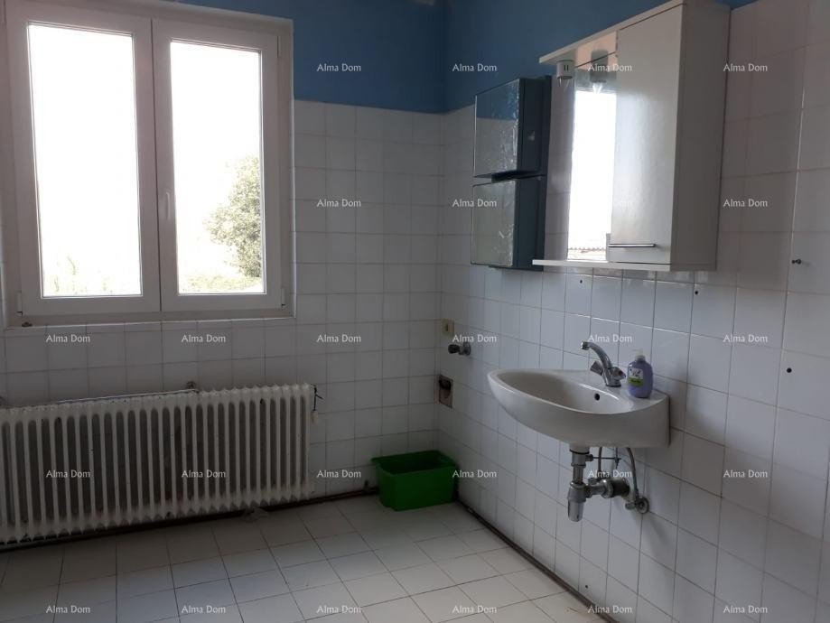 Prodaja- kamena kuća u nizu, u centru Brtonigle! 8