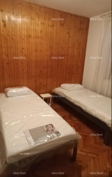 Pazin, obiteljsko imanje s dvije stambene jedinice i velikom okućnicom 8