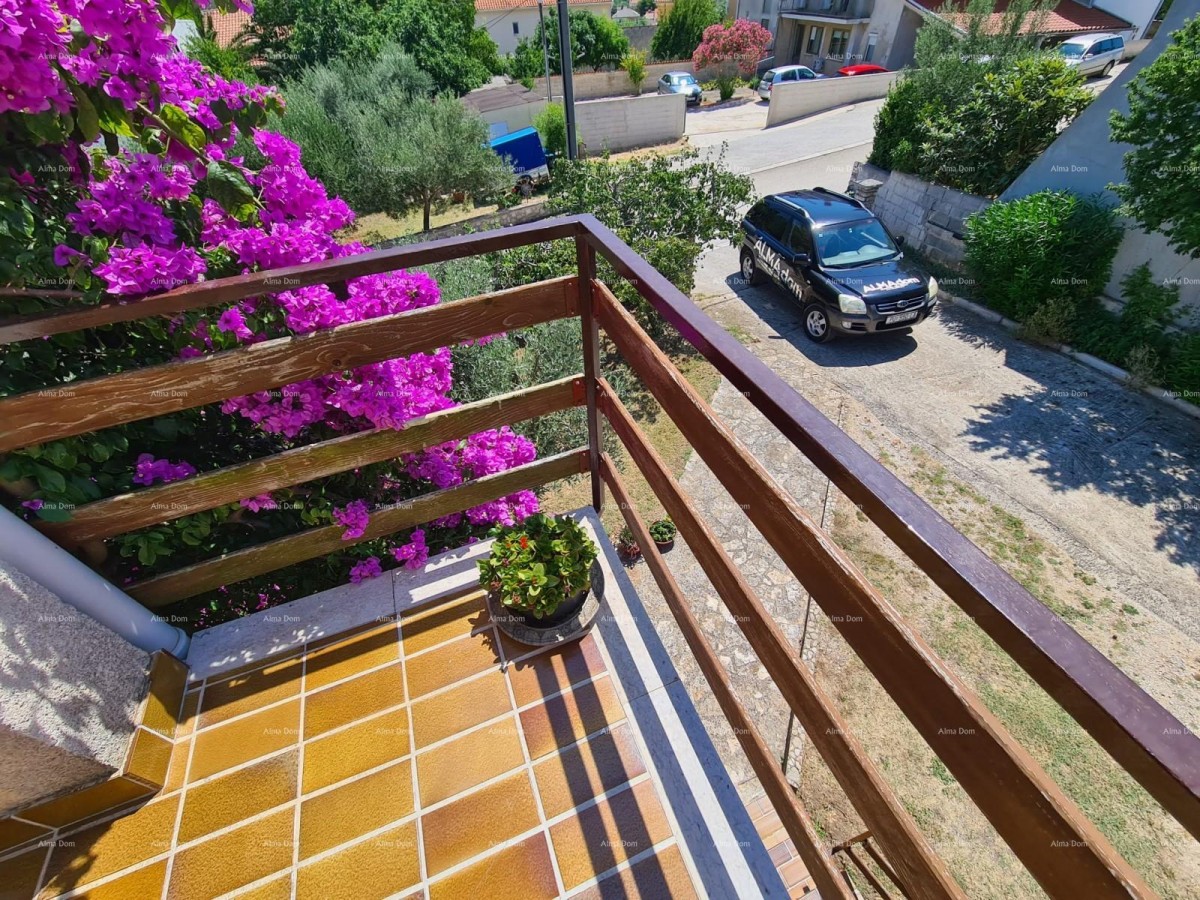 Sale of a house with two residential units, an auxiliary building, and a garage, Ližnjan! 41