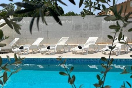 Современный дом с бассейном в Пуле, всего 1500 м от моря 3