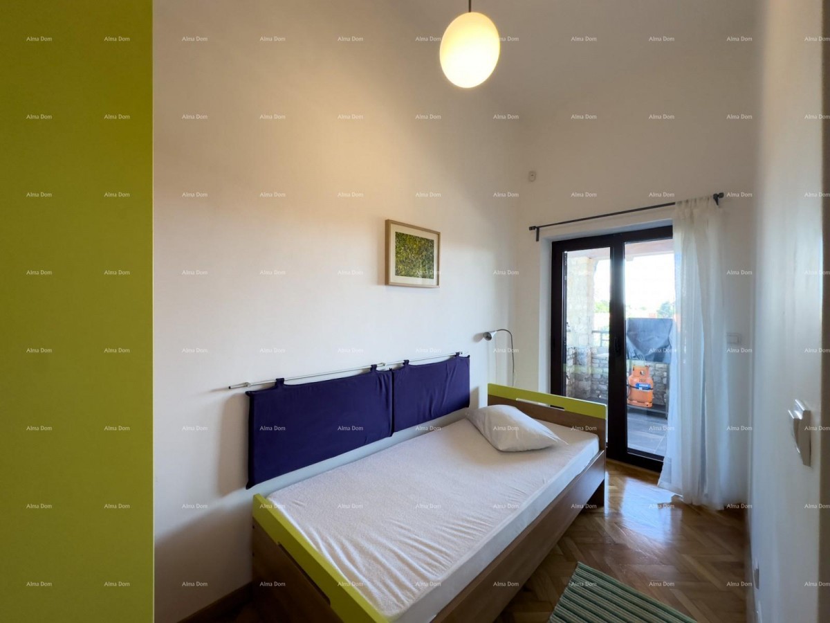 Beautiful house with a pool in Pula, ideal for a family or investment. 20