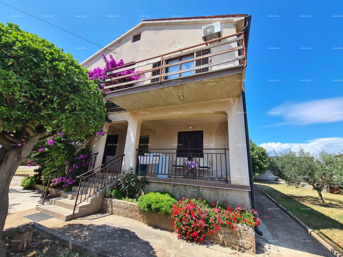 Sale of a house with two residential units, an auxiliary building, and a garage, Ližnjan! 4