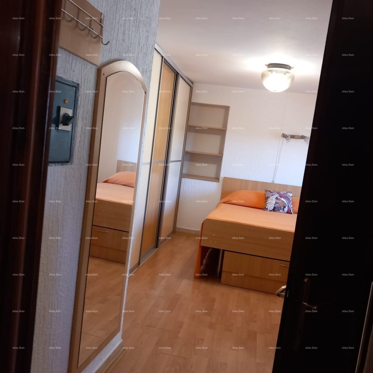 Prodaja kuće s dvorištem i parkirnim mjestima, Pula! 14