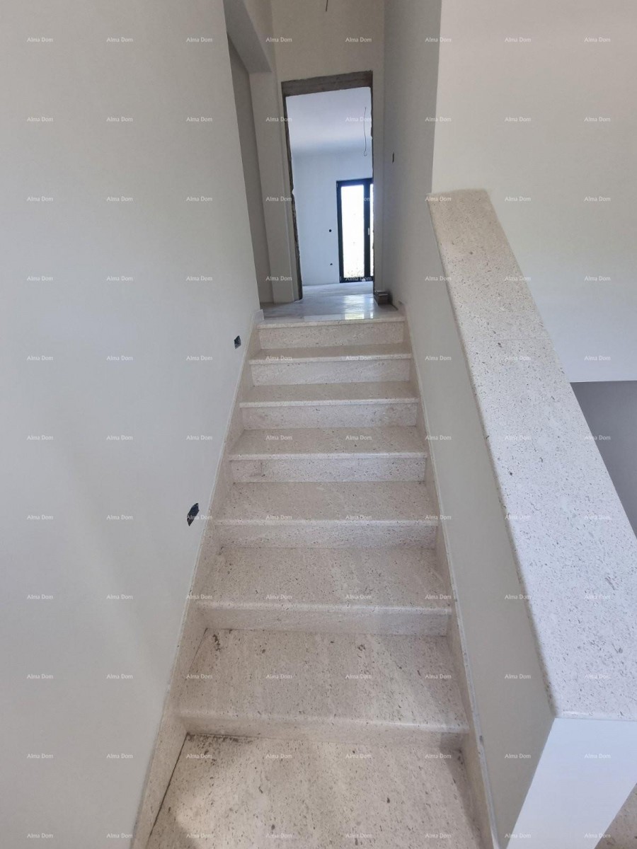 Продается дом с бассейном и видом на море – тихая деревня Раша 12