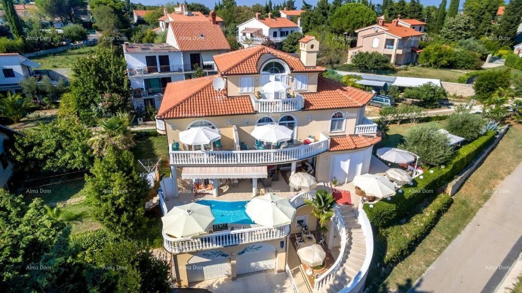 Kuća s apartmanima i bazenom u Premanturi – pogled na more! 1