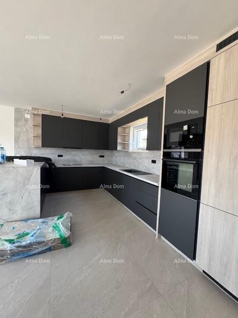 Šišan. Novozgrajena hiša z bazenom 9