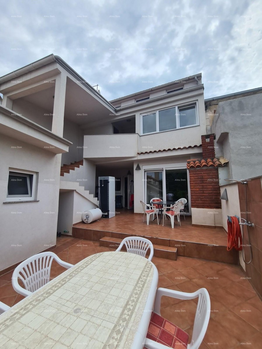 House with a small auxiliary detached room. Medulin. 30