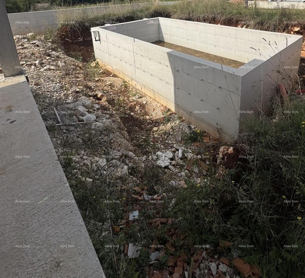 Продается одноэтажный дом с бассейном - в настоящее время в стадии 12