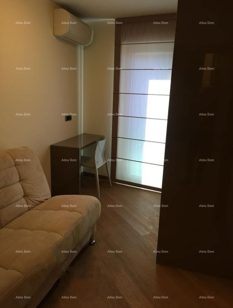 Umag, Pogled na more!!! Moderan stan u centru Umaga – 50 m od mora 7