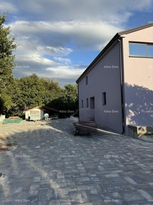 Прекрасный участок земли продается, окруженный лесами и виноградниками, с видом на Грачишће и Учку! 4