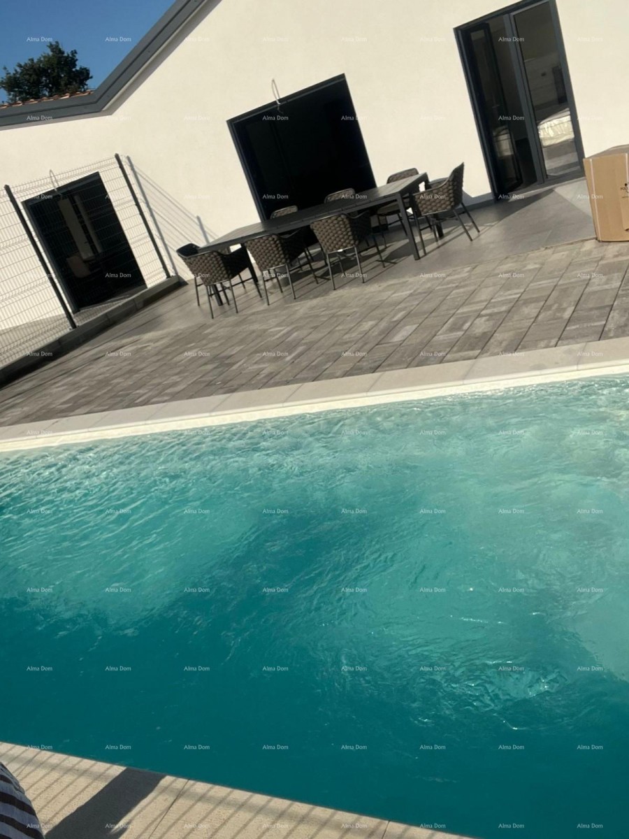 Prodaja - dvojna kuća s grijanim bazenom, okolica Poreča! 3