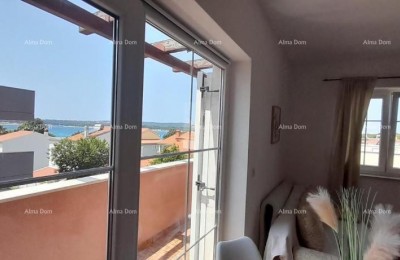 Excellent opportunity! Exclusive sale of an apartment in a prime location with a garden and parking space. Sea view! Pošesi, Medulin!!