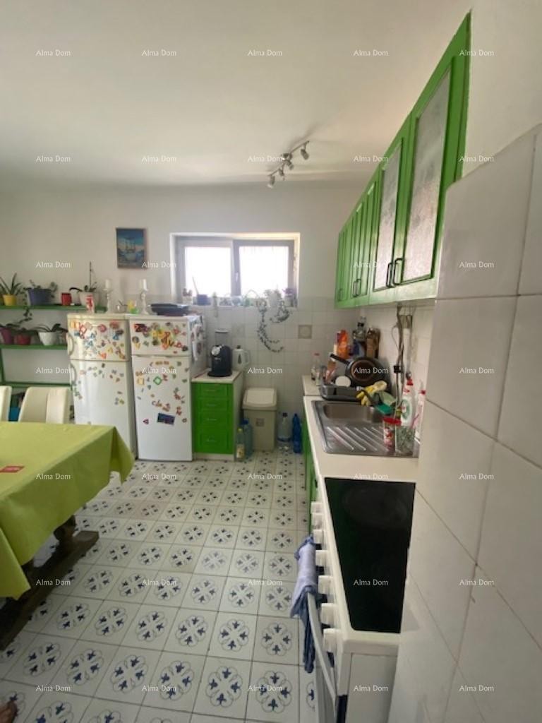 Velika samostojeća kuća. Pula. Veli vrh. 14