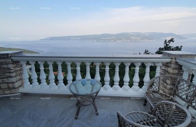 Apartment house with sea view