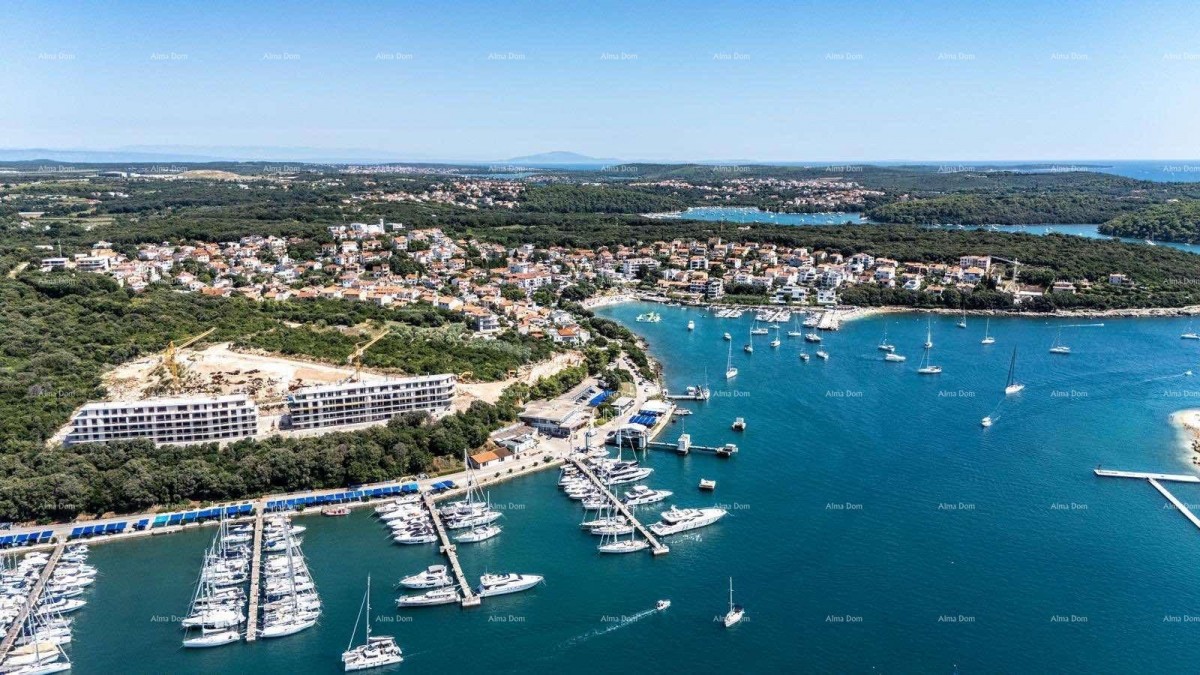 Sale of modern apartments in an exclusive building with a view of the marina, Pula! 2