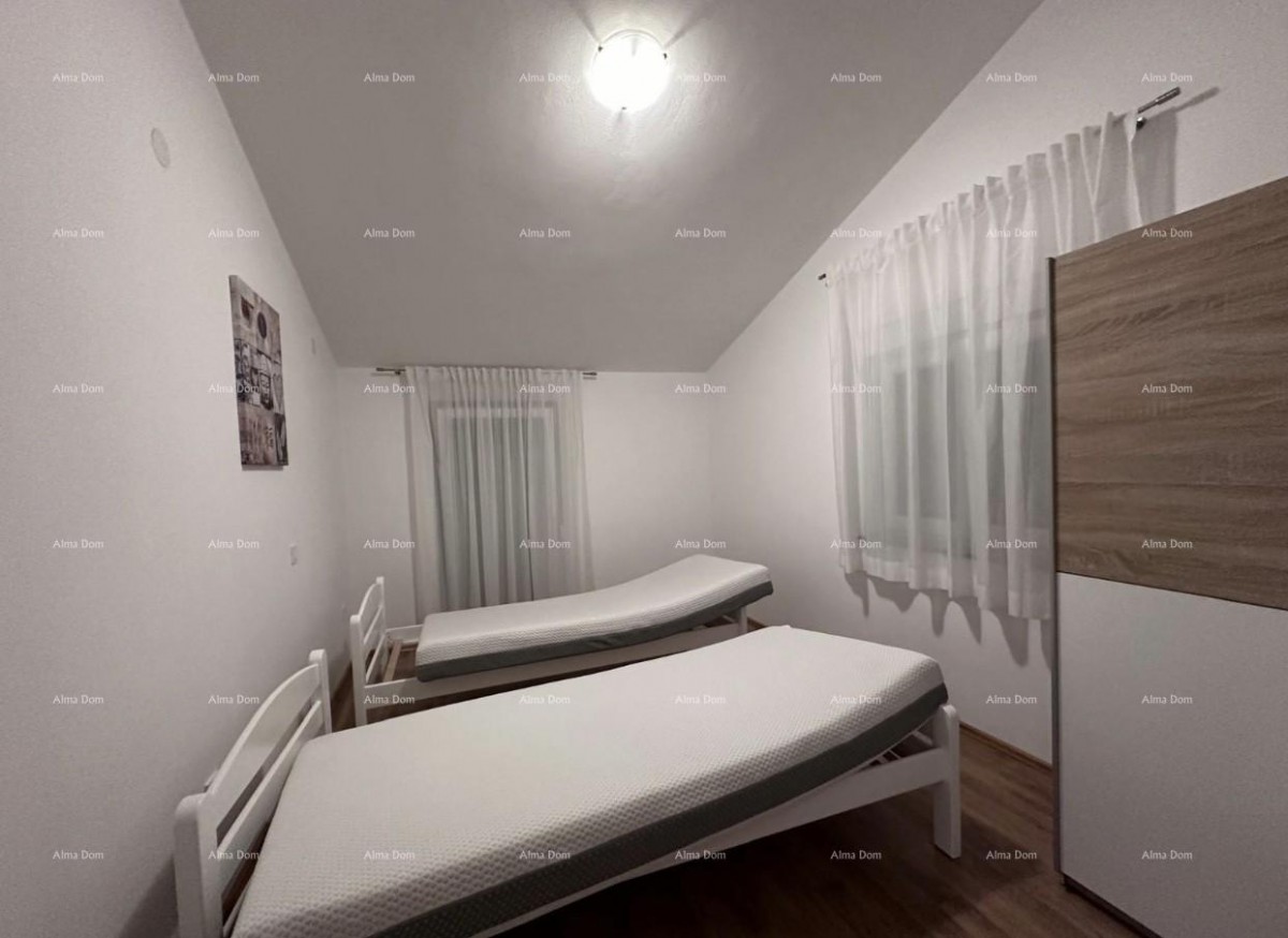 House with permission to build 4 apartments! 39