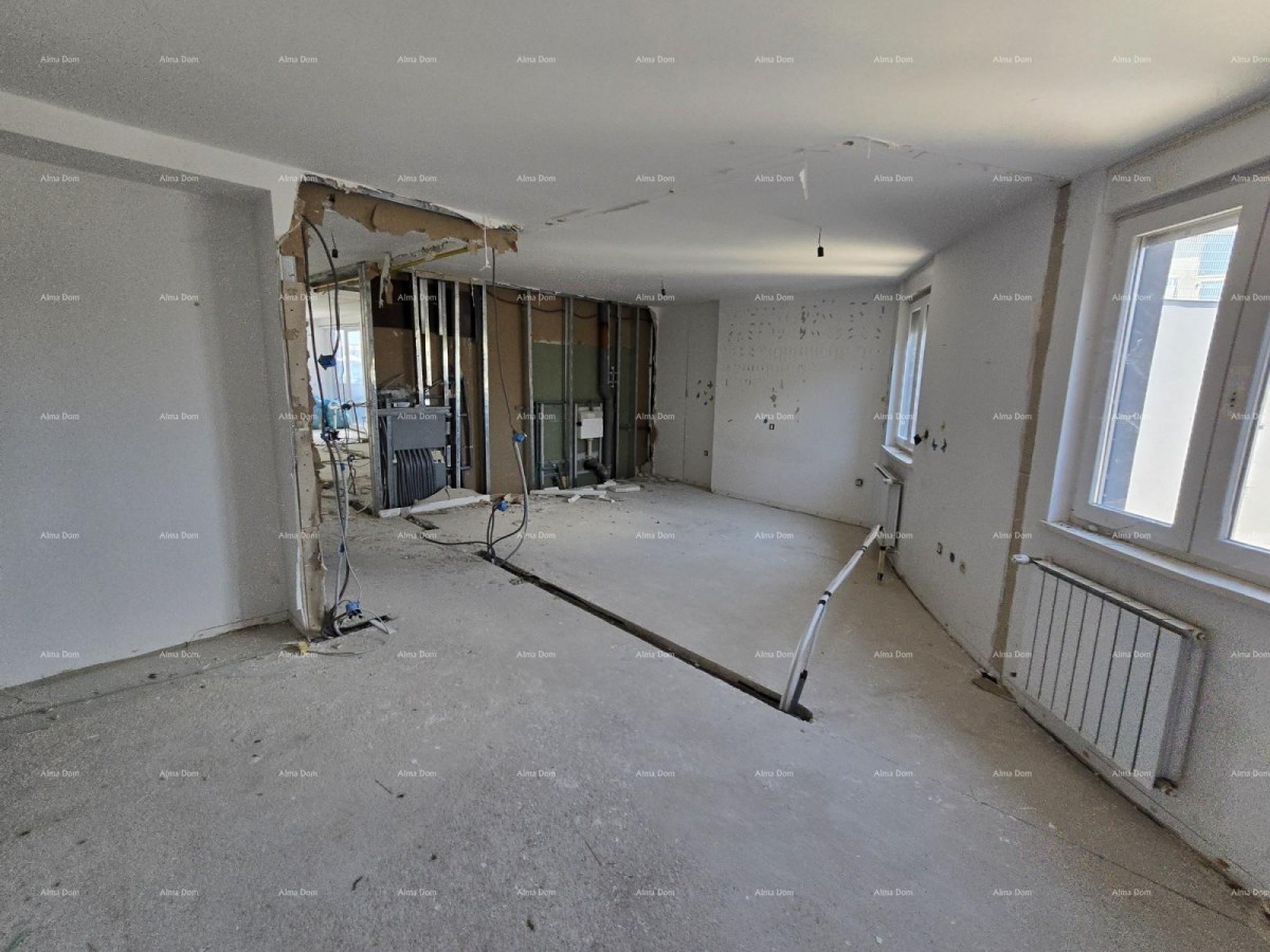 PULA – apartment in the center with two garages and a large terrace 9