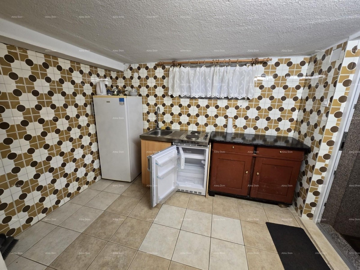 NOVIGRAD - Prodaja dveh stanovanj v družinski hiši 7