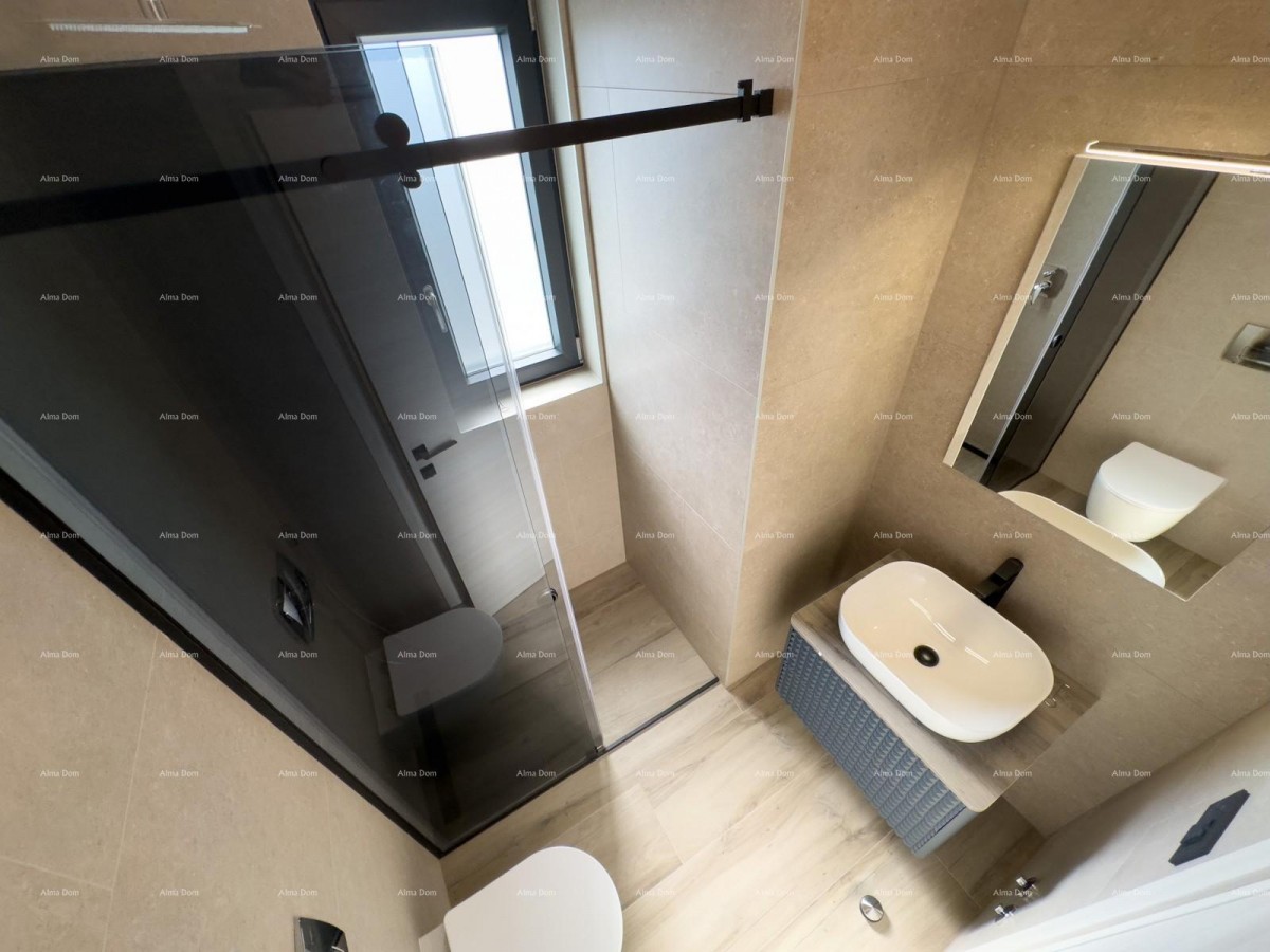 Продаем двухквартирную виллу с бассейном и гаражом 24