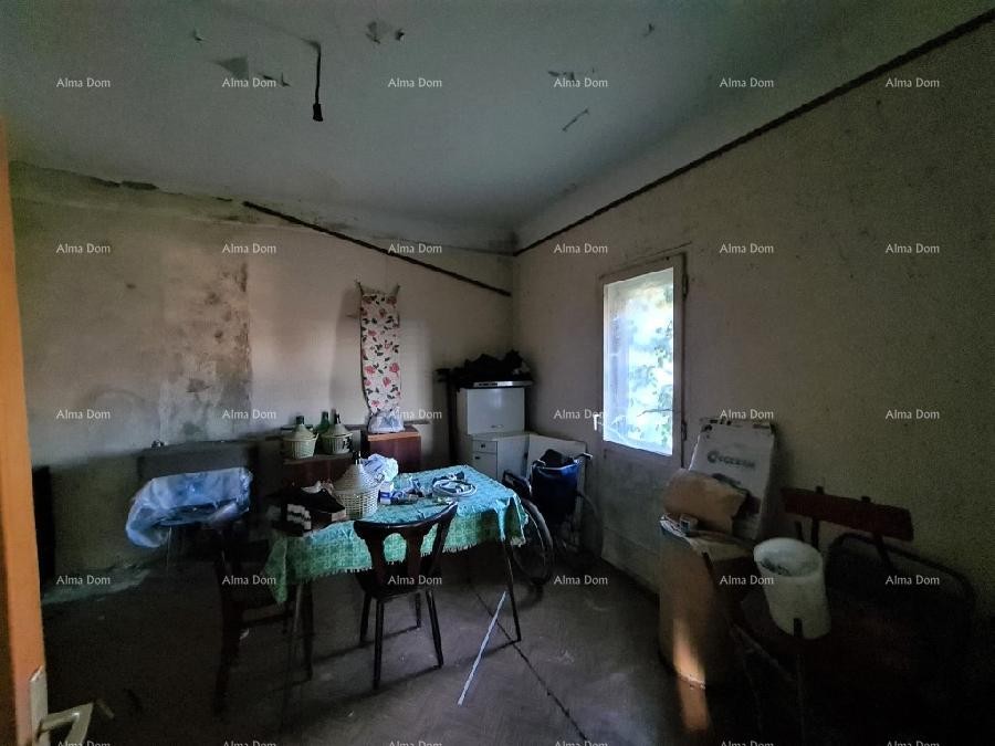 We are selling an old Istrian stone house with a view of Grožnjan. 4