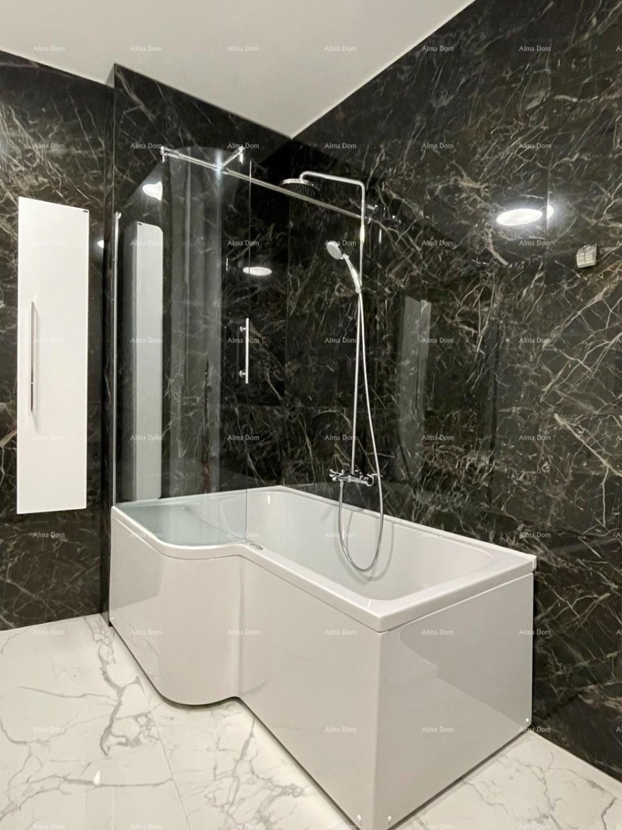 Čudovita hiša s tremi etažiranimi apartmaji v starem mestnem jedru Poreča! 15