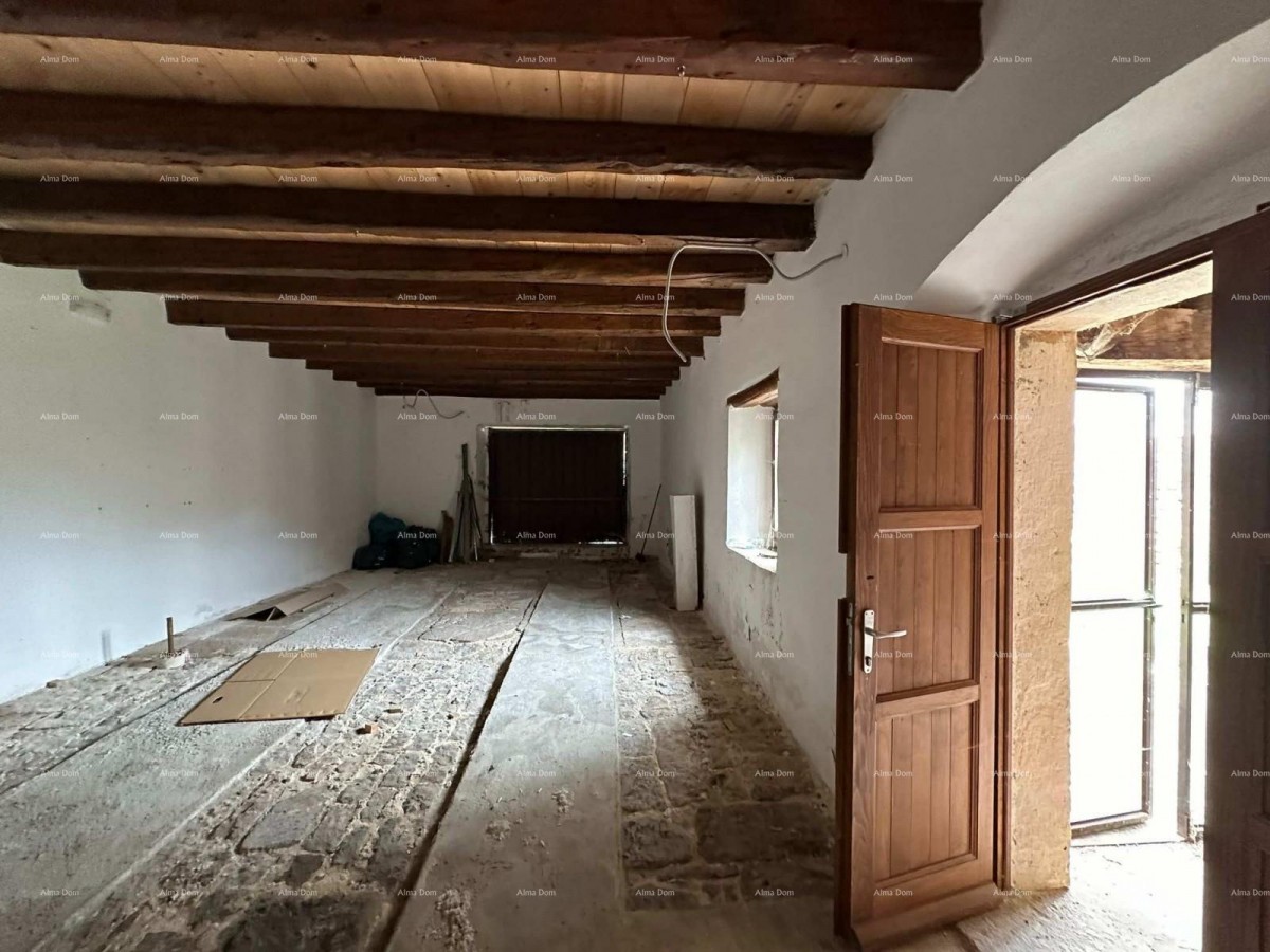 For sale: two old stone houses near the town of Poreč. 7
