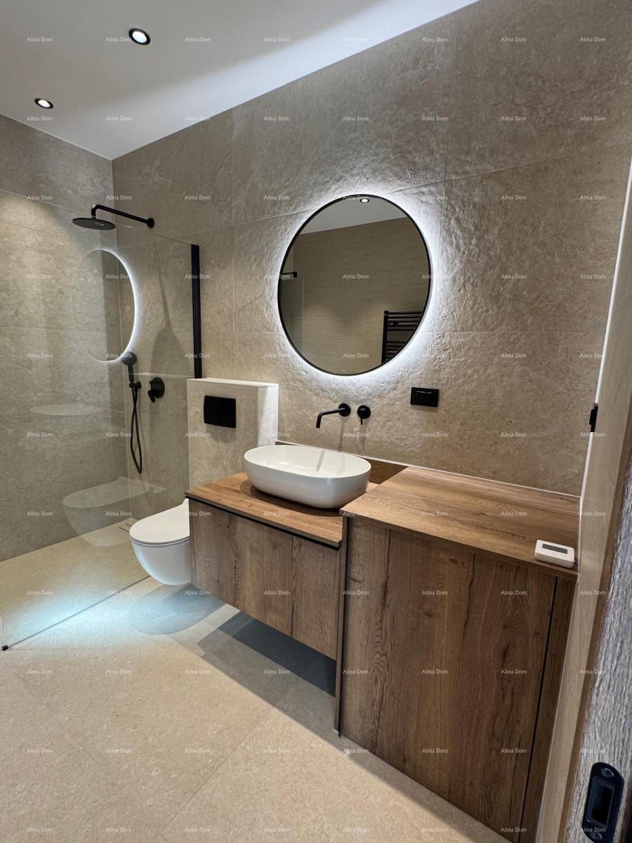 Istra – Medulin, impresivna vila uz šumu s pogledom na more 21