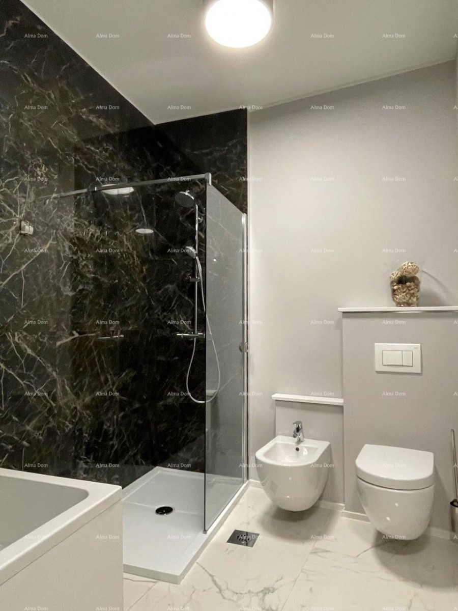 Čudovita hiša s tremi etažiranimi apartmaji v starem mestnem jedru Poreča! 14