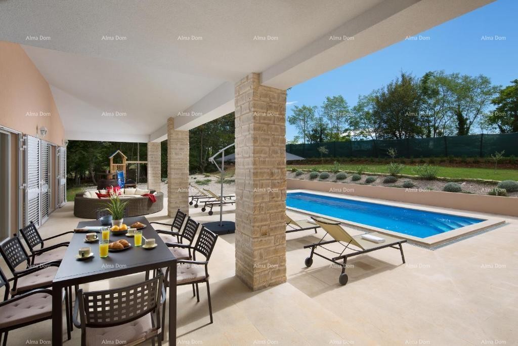 A villa with a swimming pool for sale, near Labin 4