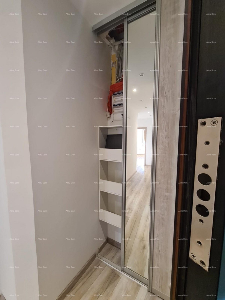 Pula – renoviran dvosobni stan u centru, 72,83 m². Stan se nalazi na glavnoj  tržnici. 13