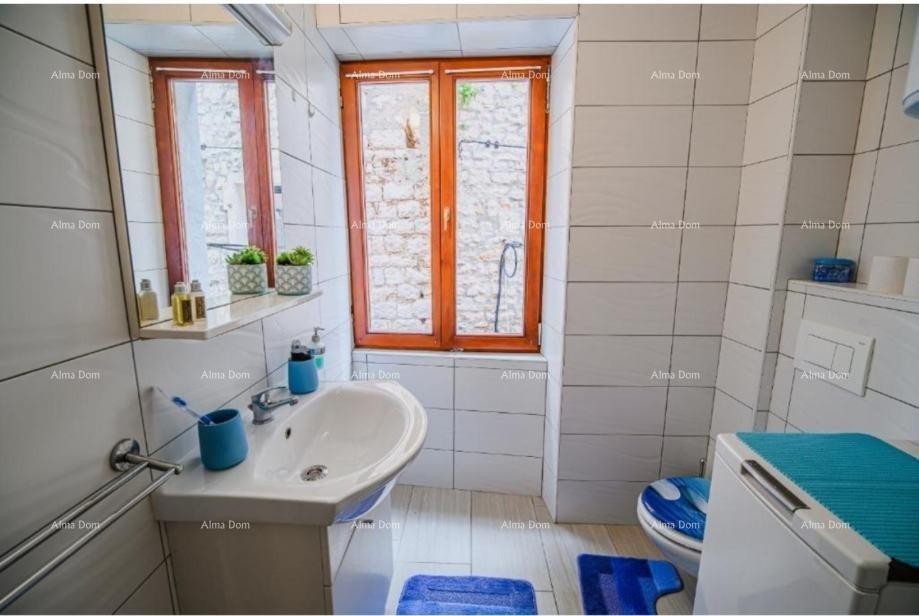 Продажа меблированной и отремонтированной квартиры - первый ряд к морю! Умаг 10