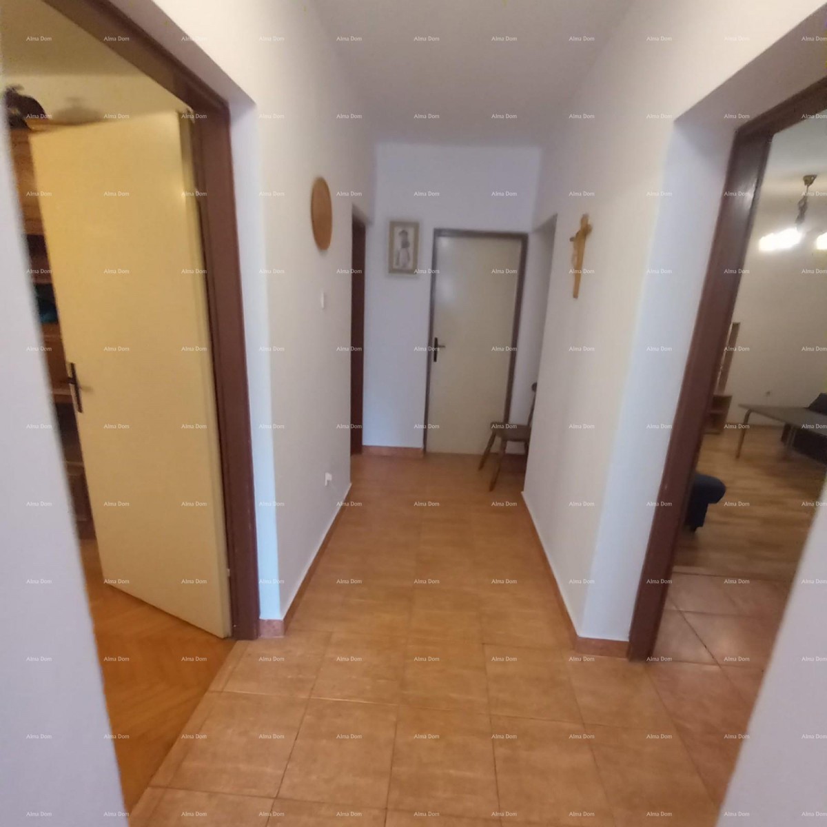Prodaja, Ližnjan , kuća u nizu sa tri apartmana. 30