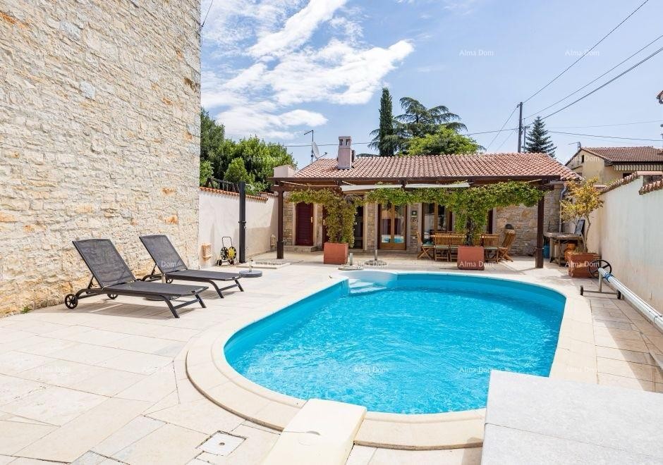 Prodaja renovirane istarske hiše s bazenom – Kanfanar, 208 m², dva objekta 5