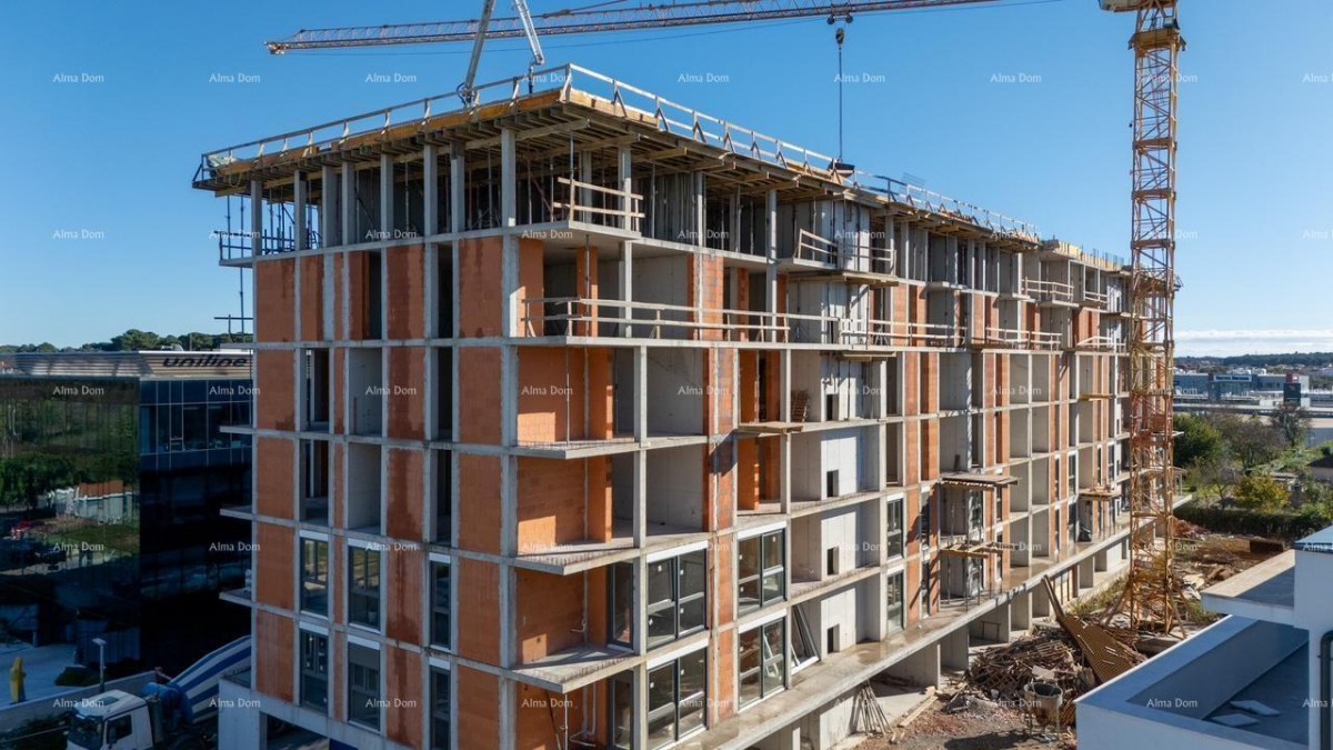 Pula! Multi-family, modern building with an elevator, close to the center. Apartment with a parking space and storage S84. 18