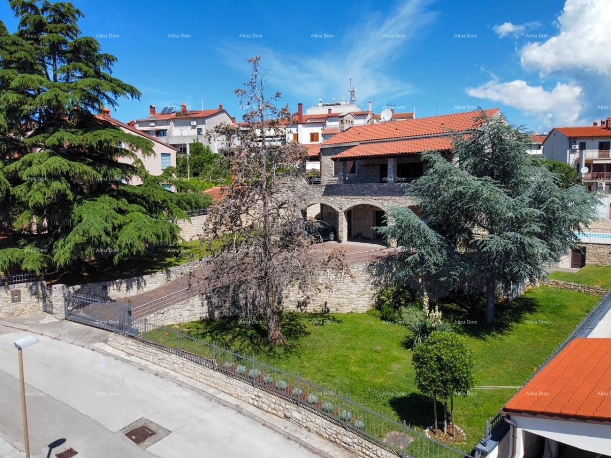 Beautiful house with a pool in Pula, ideal for a family or investment. 4