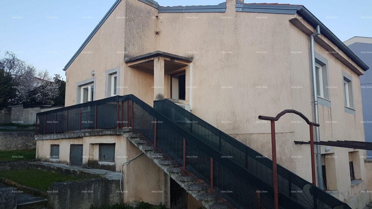 Pula!  Kuća s dva stana i velikim vrtom. Blizina Mup-a. 10