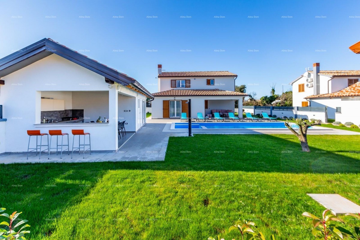 Detached house in Pula.  8 km.   Šikići. 9