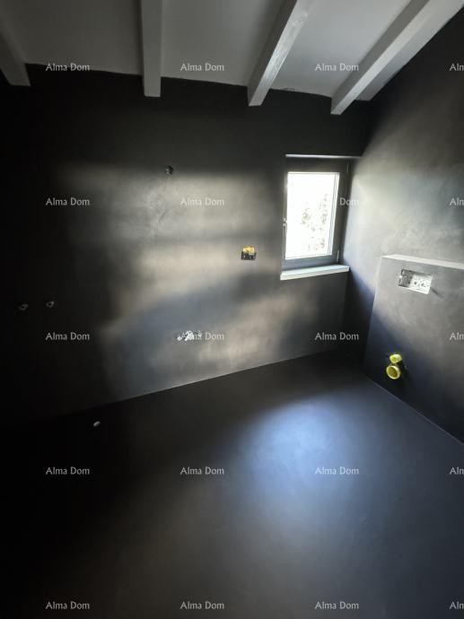 Прекрасный участок земли продается, окруженный лесами и виноградниками, с видом на Грачишће и Учку! 11