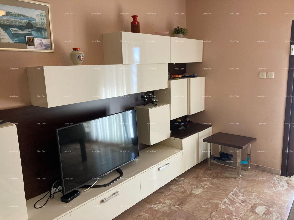 Prodaja - Prvi red do mora! Moderna, prostrana kuća s 4 zasebna stana, garažom i vezom, Rogoznica. 23