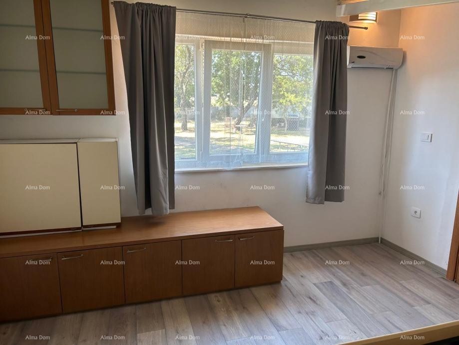 Pula – Valdebek, nezavršena prizemnica s okućnicom 7